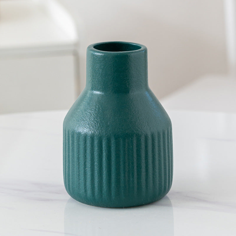 Simple Ceramic Vase Decoration