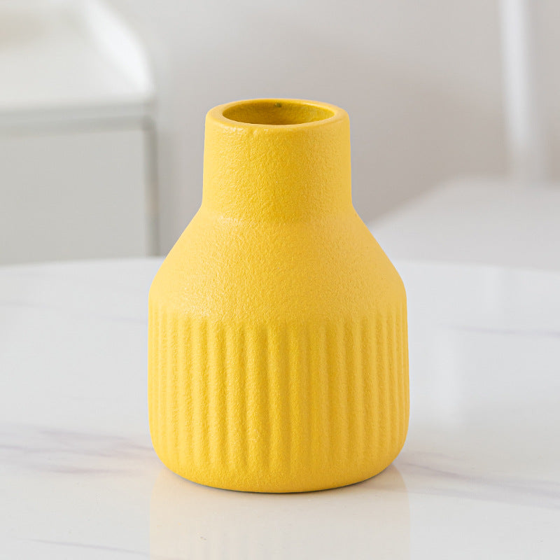 Simple Ceramic Vase Decoration