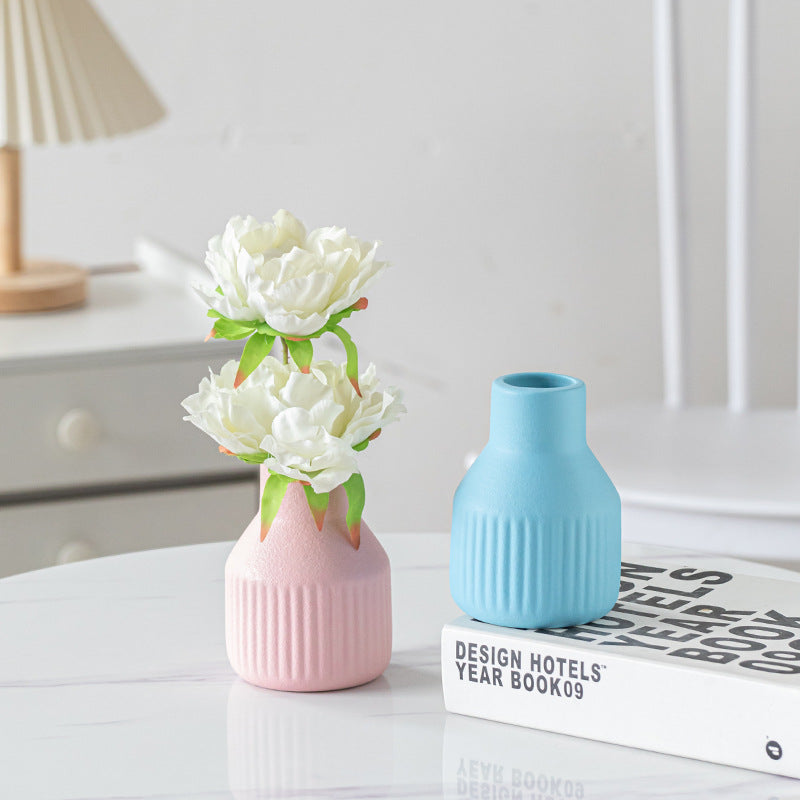 Simple Ceramic Vase Decoration
